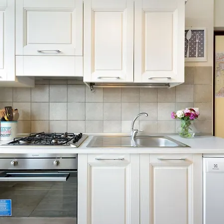 Laterani 3 Bedrooms With Parking *