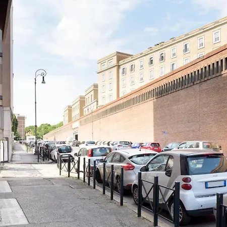 Laterani 3 Bedrooms With Parking *